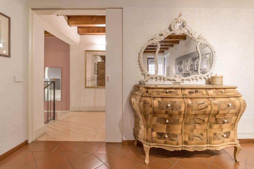 شقة Residenza Angels @Piazzadelleerbe فيرونا المظهر الخارجي الصورة