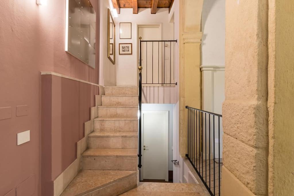 شقة Residenza Angels @Piazzadelleerbe فيرونا المظهر الخارجي الصورة