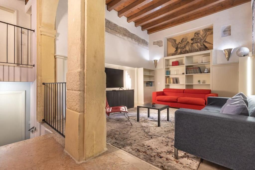 شقة Residenza Angels @Piazzadelleerbe فيرونا المظهر الخارجي الصورة
