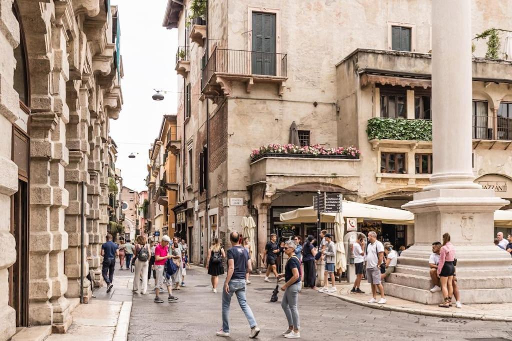 شقة Residenza Angels @Piazzadelleerbe فيرونا المظهر الخارجي الصورة