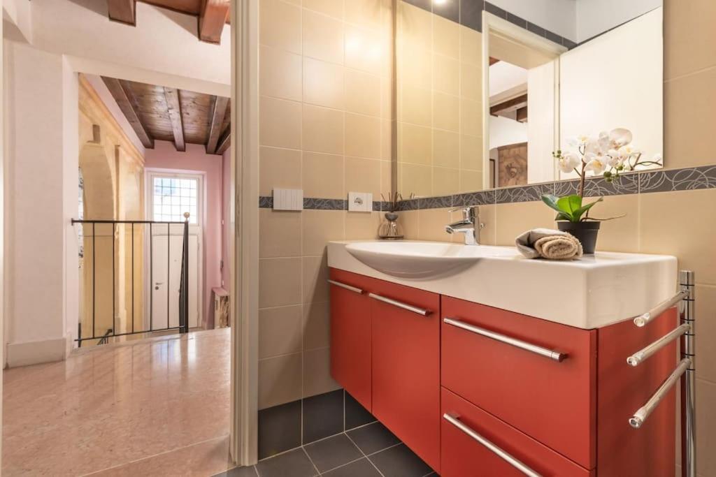 شقة Residenza Angels @Piazzadelleerbe فيرونا المظهر الخارجي الصورة
