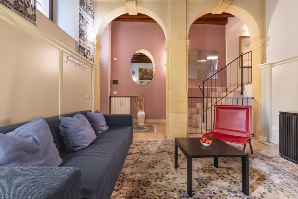 شقة Residenza Angels @Piazzadelleerbe فيرونا المظهر الخارجي الصورة